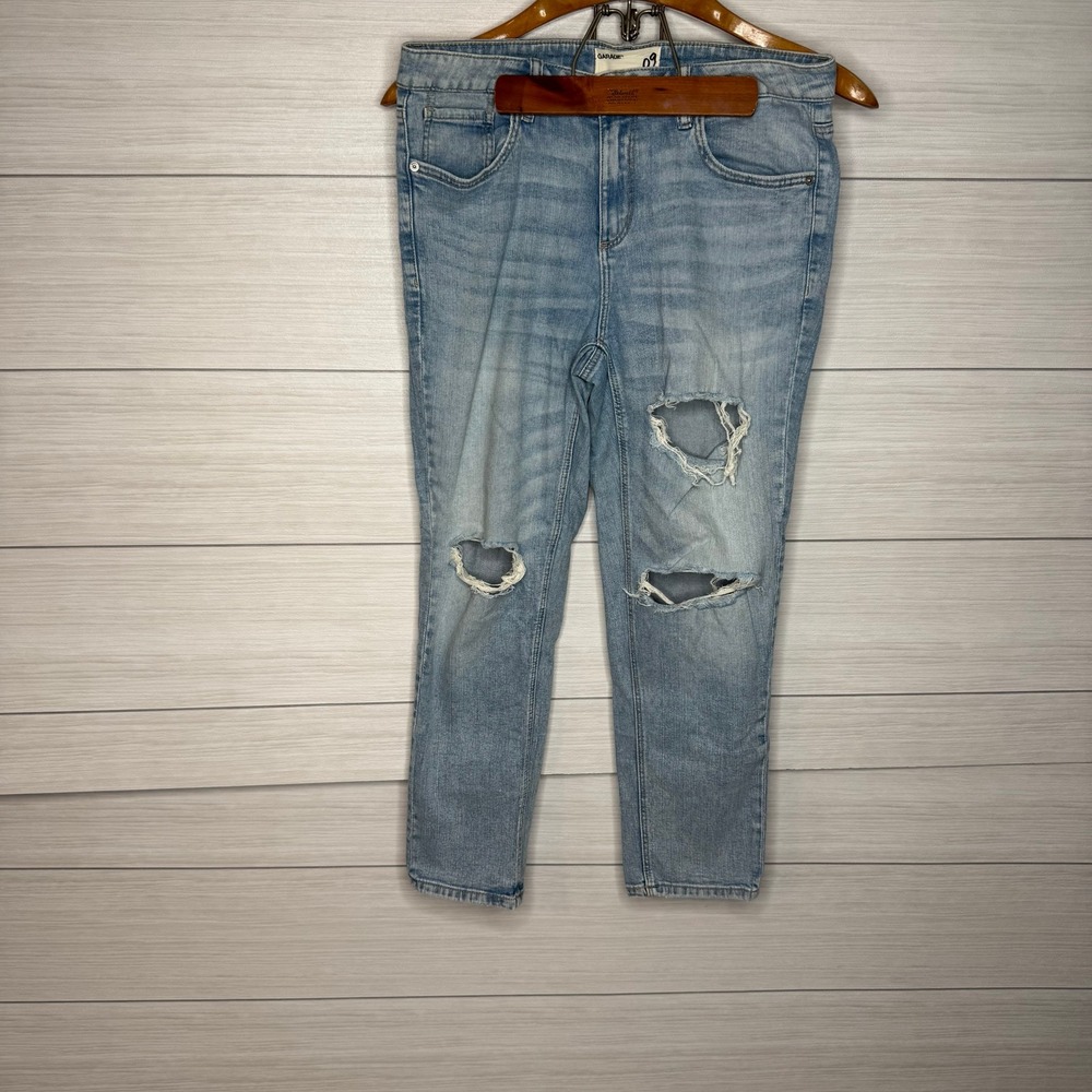 GARAGE Girlfriend Light Wash Ripped Distressed Denim Jean Size 9 Edgy Streetwear
